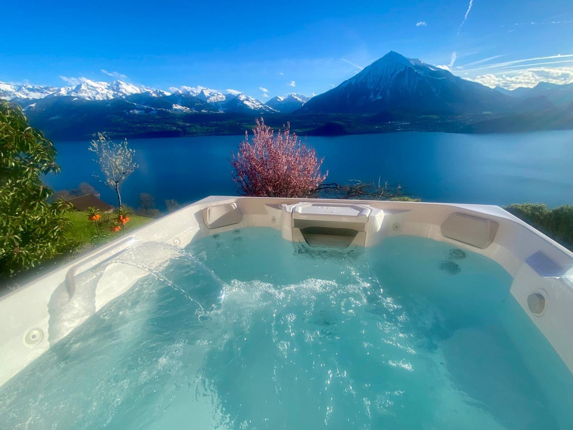 Chalet Egglen "Typical Swiss House, Best Views, Private Jacuzzi" Sigriswil Luaran gambar