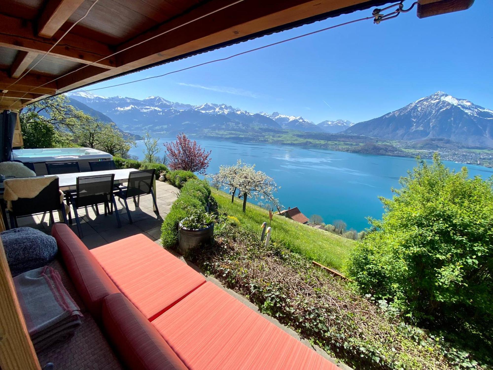 Chalet Egglen "Typical Swiss House, Best Views, Private Jacuzzi" Sigriswil Luaran gambar
